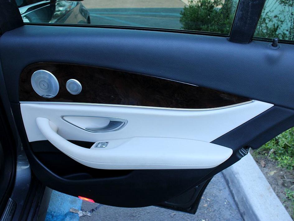 2019 Mercedes Benz E 300 photo 13