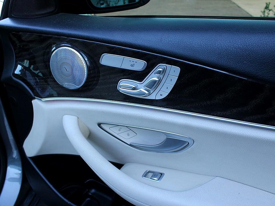 2019 Mercedes Benz E 300 photo 17