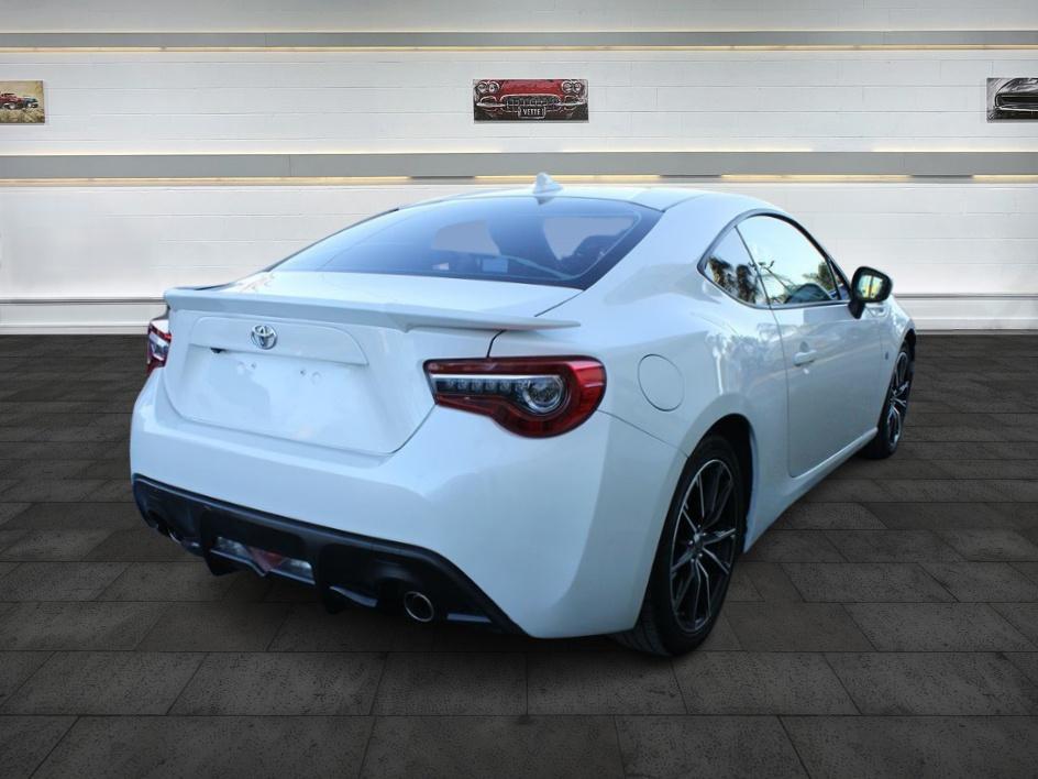 2017 Toyota GR86 Base photo 9