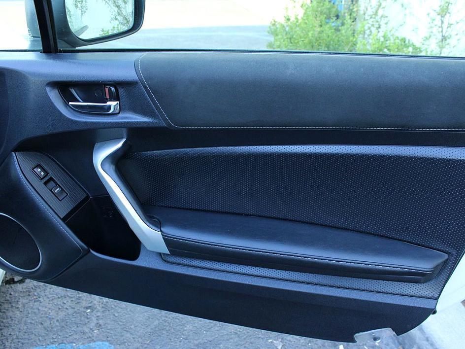 2017 Toyota GR86 Base photo 11