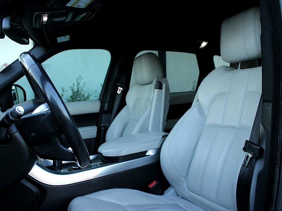 2016 Land Rover Range Rover Sport SE photo 6