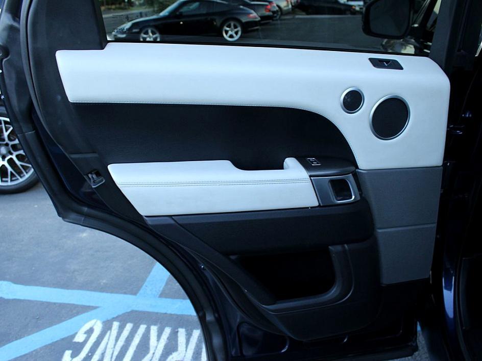 2016 Land Rover Range Rover Sport SE photo 9