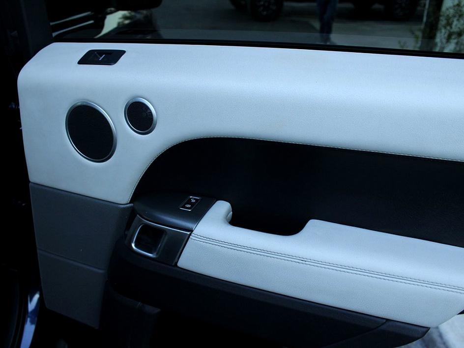 2016 Land Rover Range Rover Sport SE photo 16