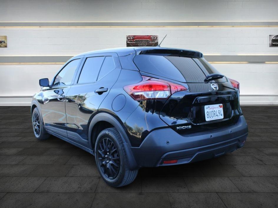 2020 Nissan Kicks S photo 2