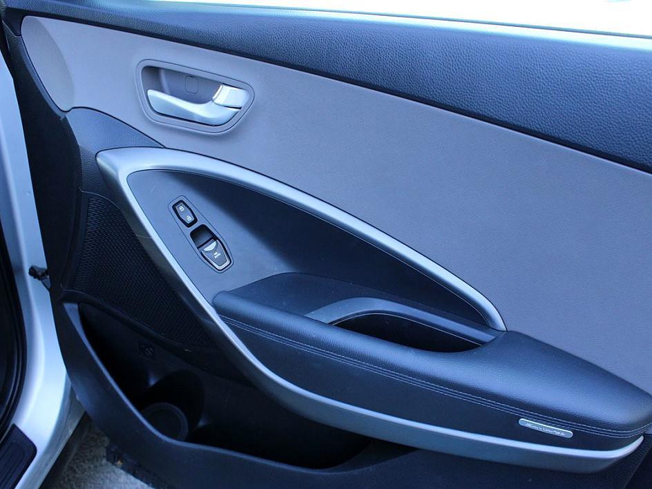 2016 Hyundai Santa Fe Limited photo 18