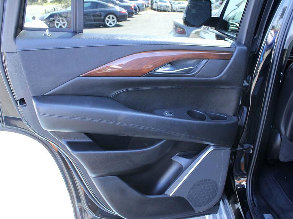 2016 Cadillac Escalade Premium photo 11
