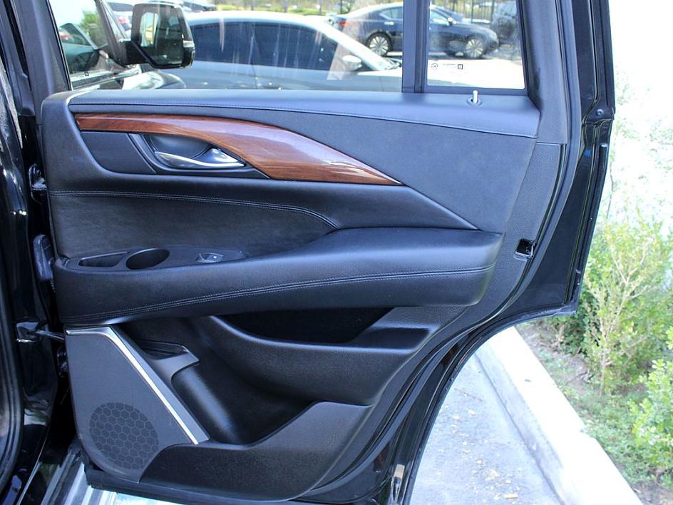 2016 Cadillac Escalade Premium photo 17