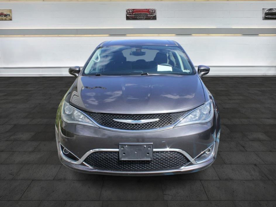 2018 Chrysler Pacifica Touring Plus photo 2