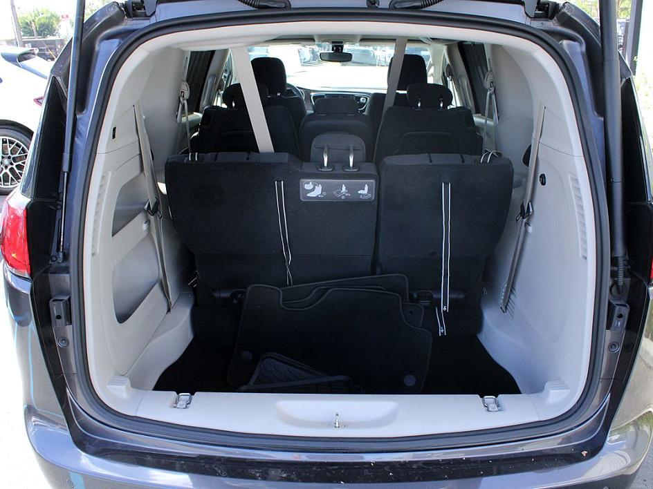 2018 Chrysler Pacifica Touring Plus photo 6