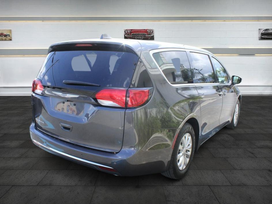 2018 Chrysler Pacifica Touring Plus photo 7