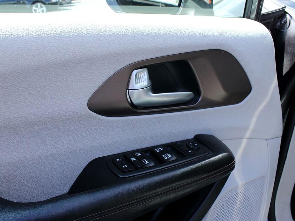 2018 Chrysler Pacifica Touring Plus photo 8