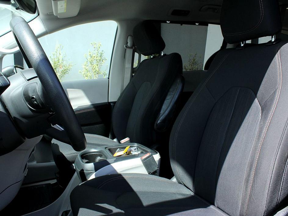 2018 Chrysler Pacifica Touring Plus photo 10