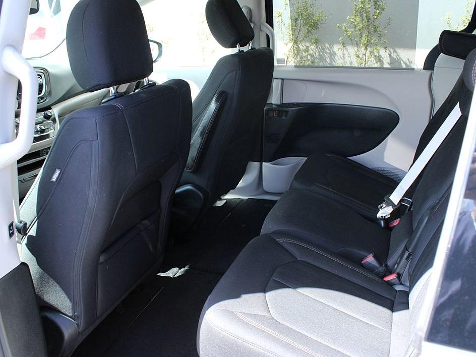 2018 Chrysler Pacifica Touring Plus photo 14