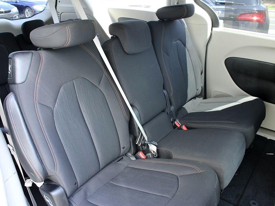 2018 Chrysler Pacifica Touring Plus photo 15