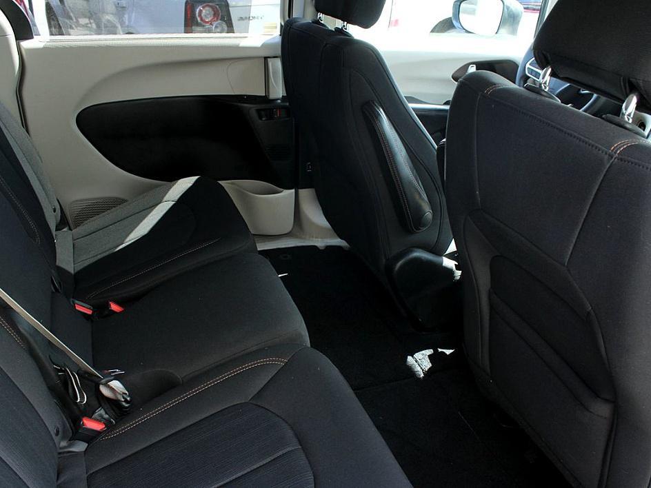 2018 Chrysler Pacifica Touring Plus photo 17