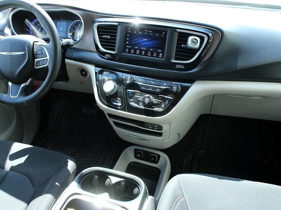 2018 Chrysler Pacifica Touring Plus photo 18