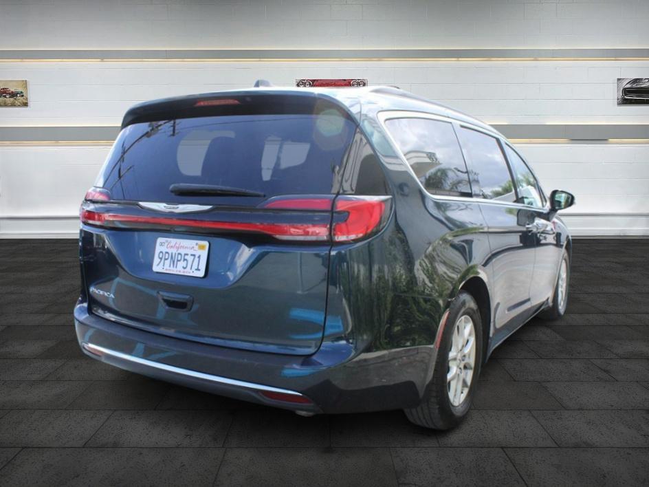2022 Chrysler Pacifica Touring L photo 3