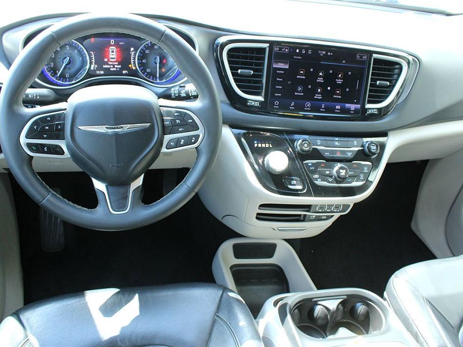 2022 Chrysler Pacifica Touring L photo 8