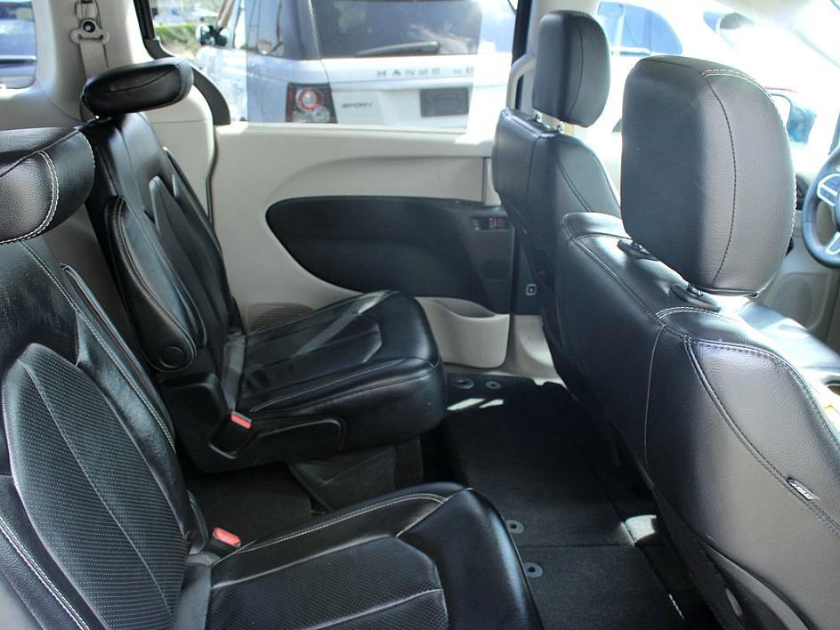 2022 Chrysler Pacifica Touring L photo 11