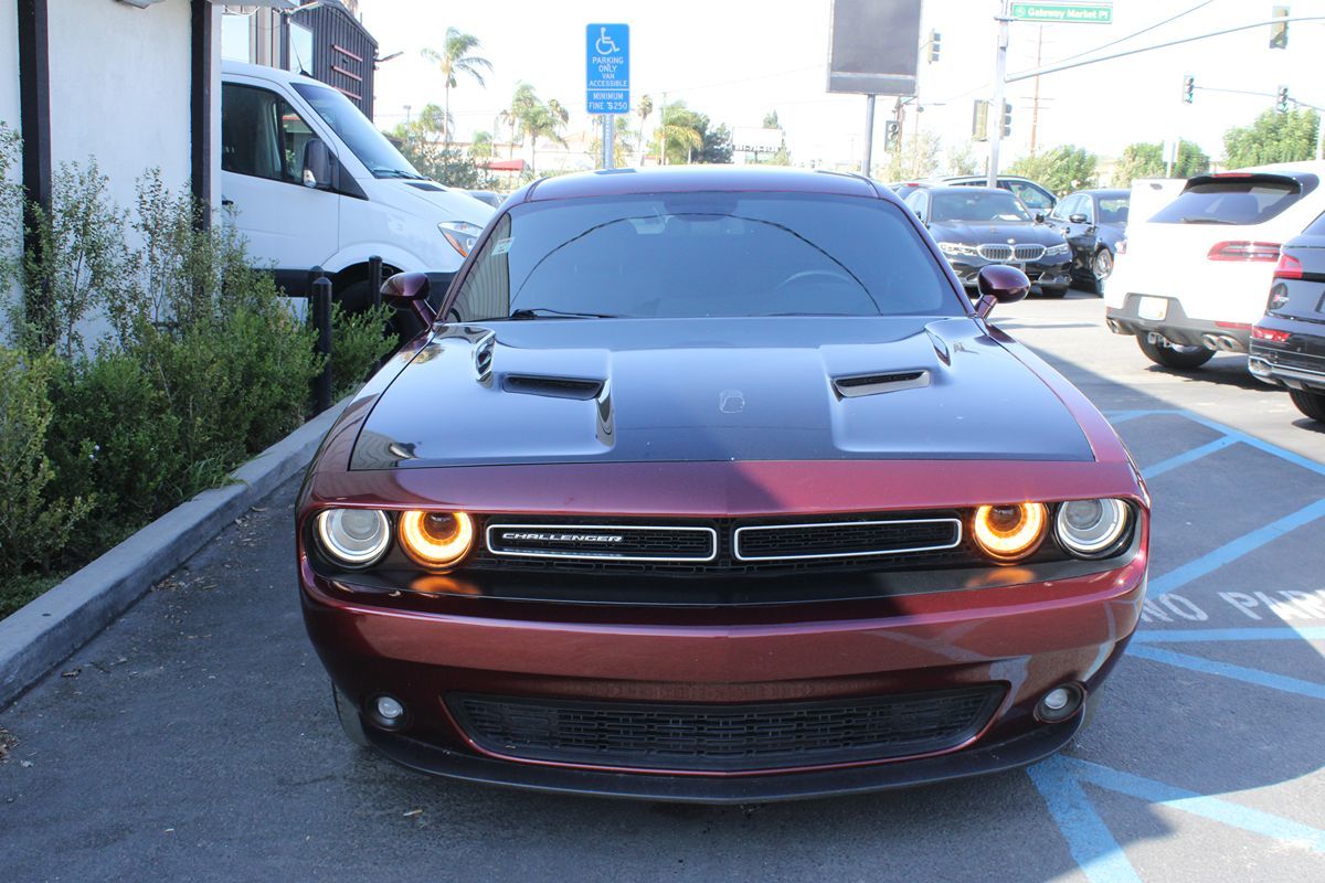 2018 Dodge Challenger SXT photo 3