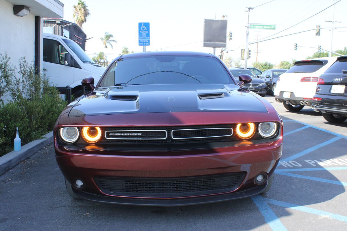2018 Dodge Challenger SXT photo 2