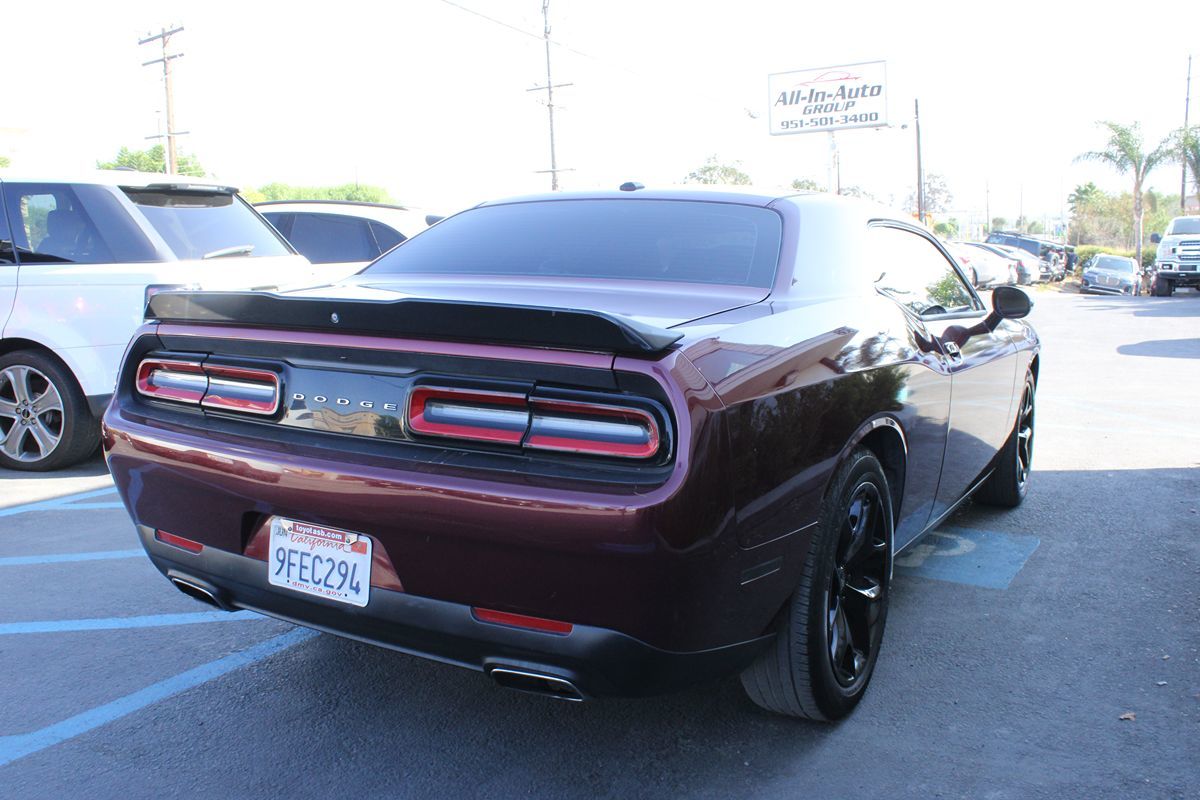 2018 Dodge Challenger SXT photo 8