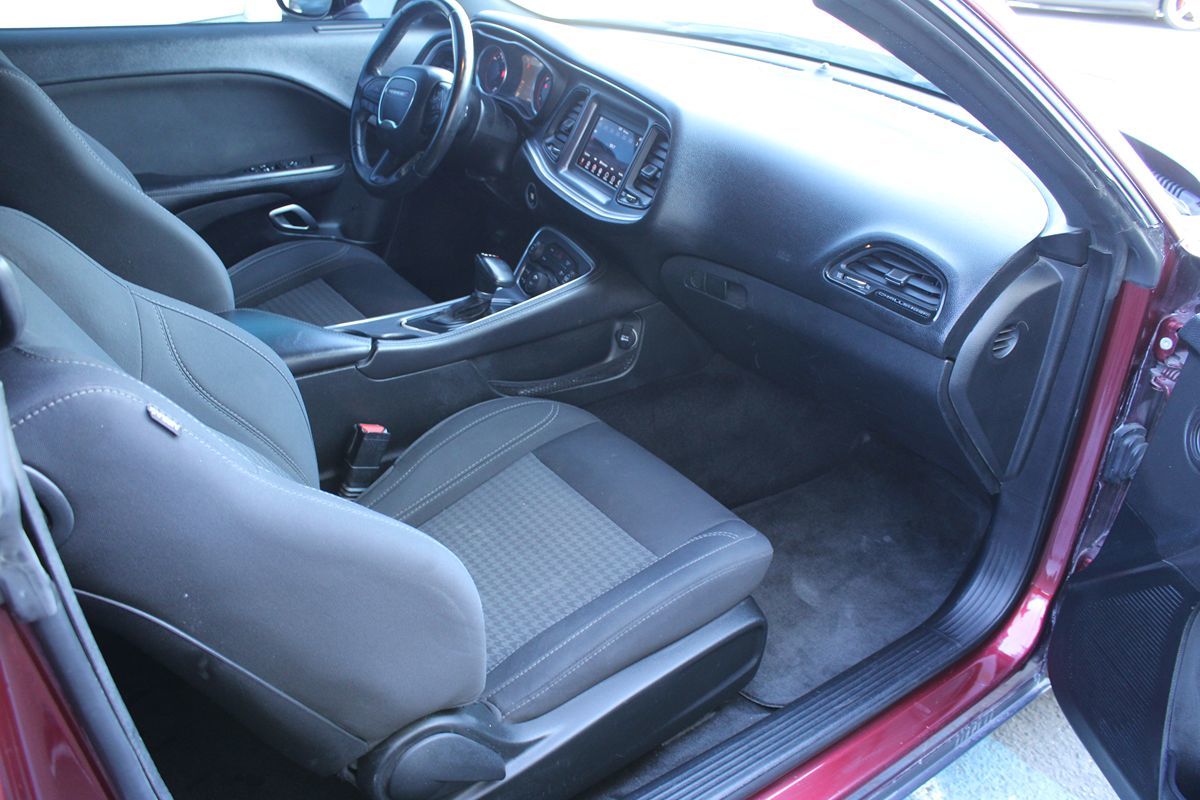 2018 Dodge Challenger SXT photo 21