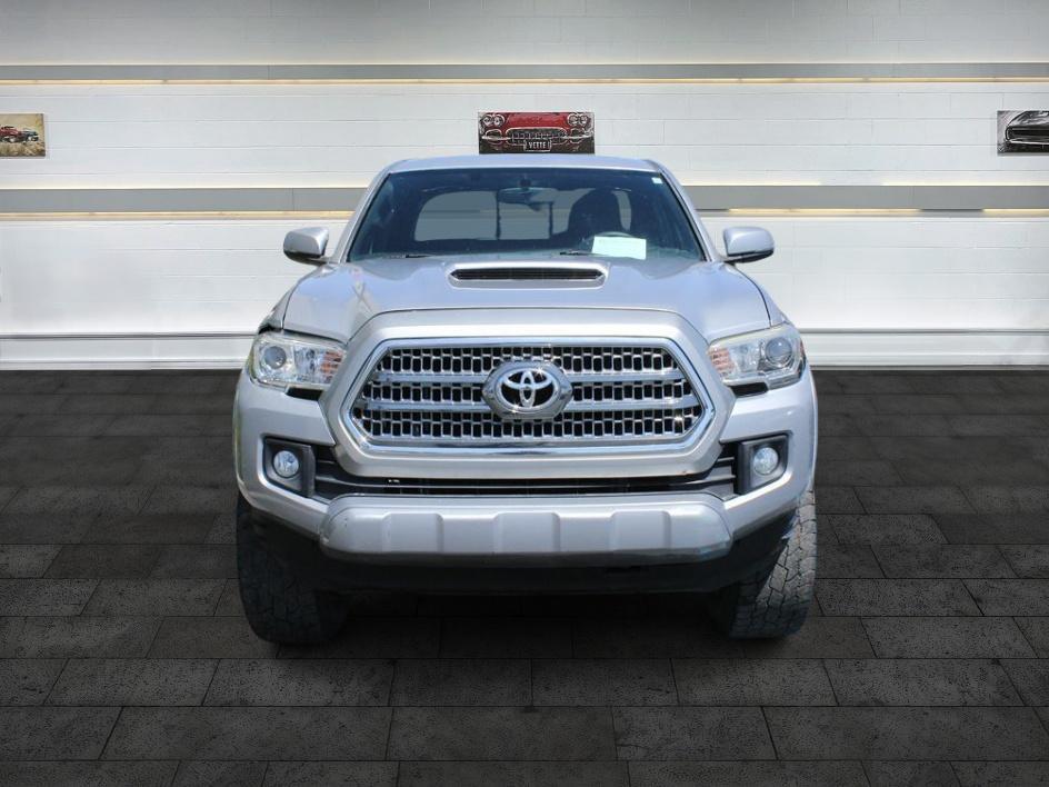 2017 Toyota Tacoma SR5 Sport TRD Pro photo 2