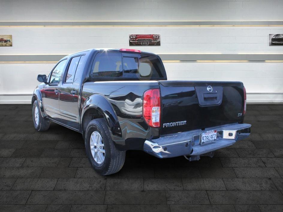 2017 Nissan Frontier SV photo 2