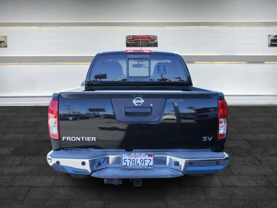 2017 Nissan Frontier SV photo 3