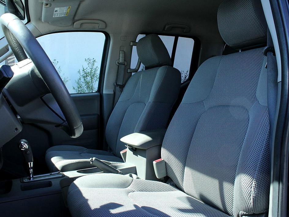 2017 Nissan Frontier SV photo 6