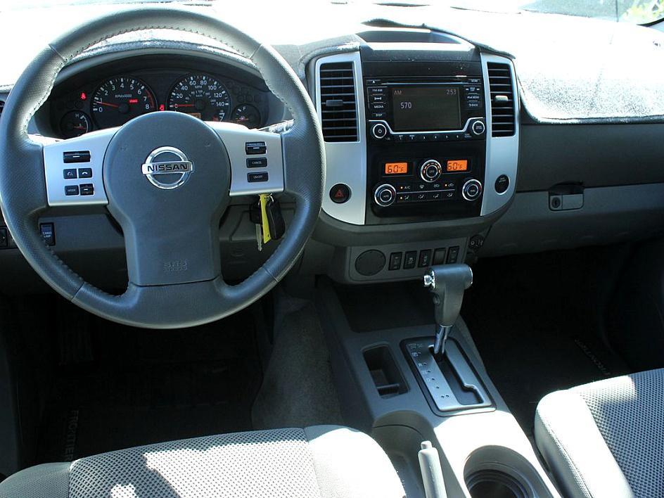 2017 Nissan Frontier SV photo 7