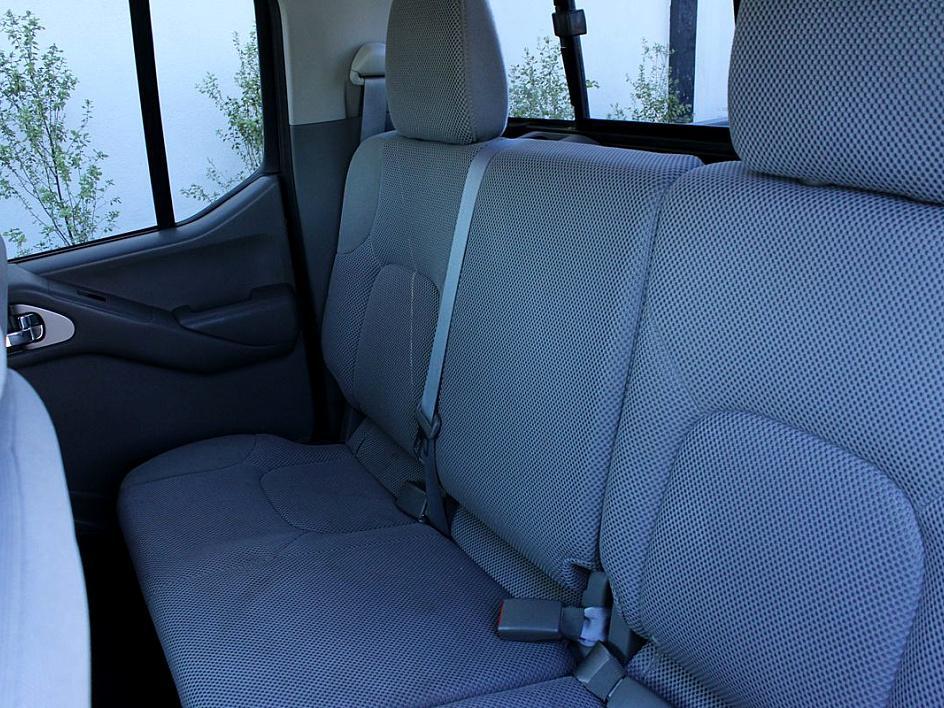 2017 Nissan Frontier SV photo 8