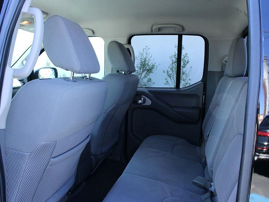 2017 Nissan Frontier SV photo 9