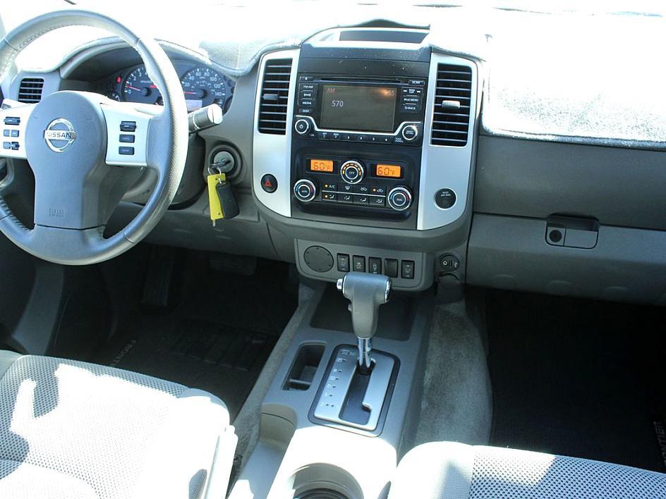2017 Nissan Frontier SV photo 12