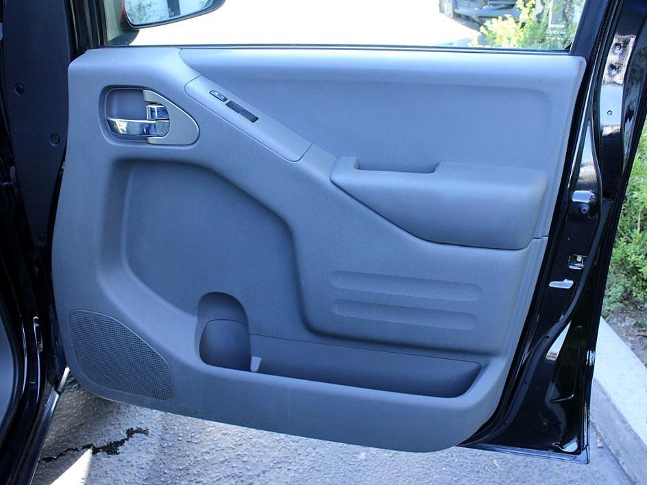 2017 Nissan Frontier SV photo 14
