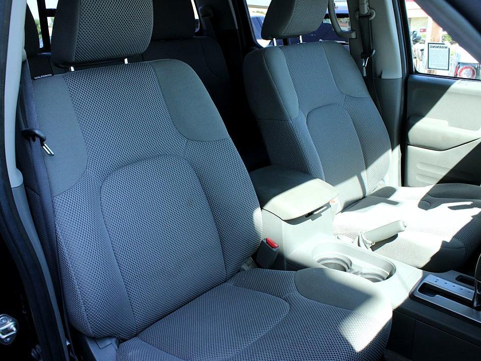 2017 Nissan Frontier SV photo 16