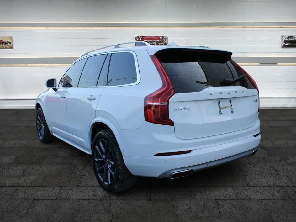 2016 Volvo XC90 T6 Momentum photo 2