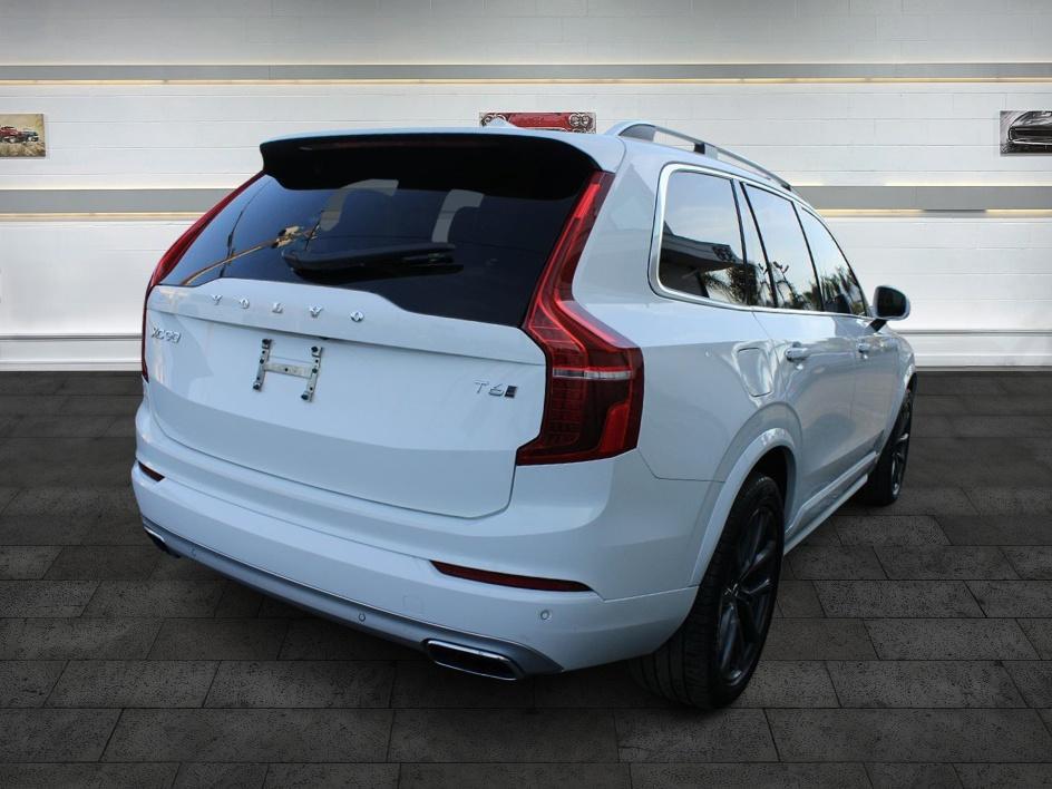 2016 Volvo XC90 T6 Momentum photo 4