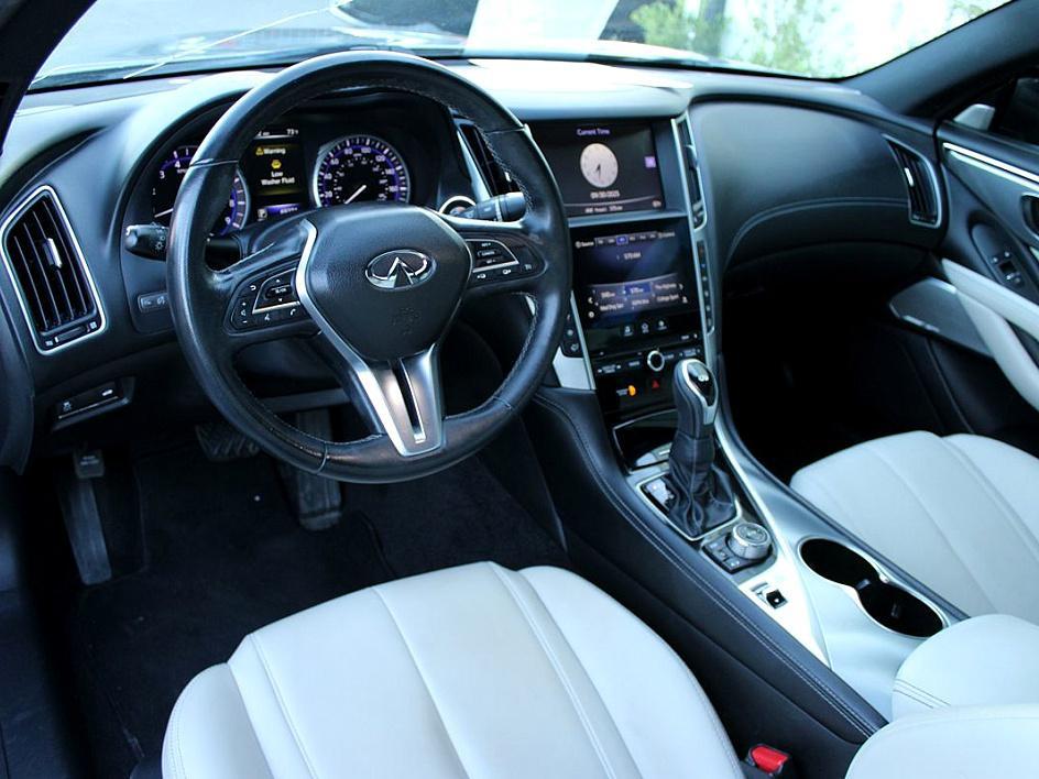 2017 Infiniti Q60 3.0t Premium photo 7