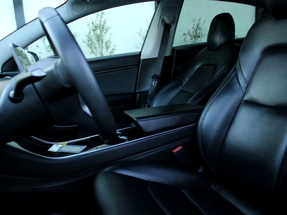 2020 Tesla Model 3 Long Range photo 9