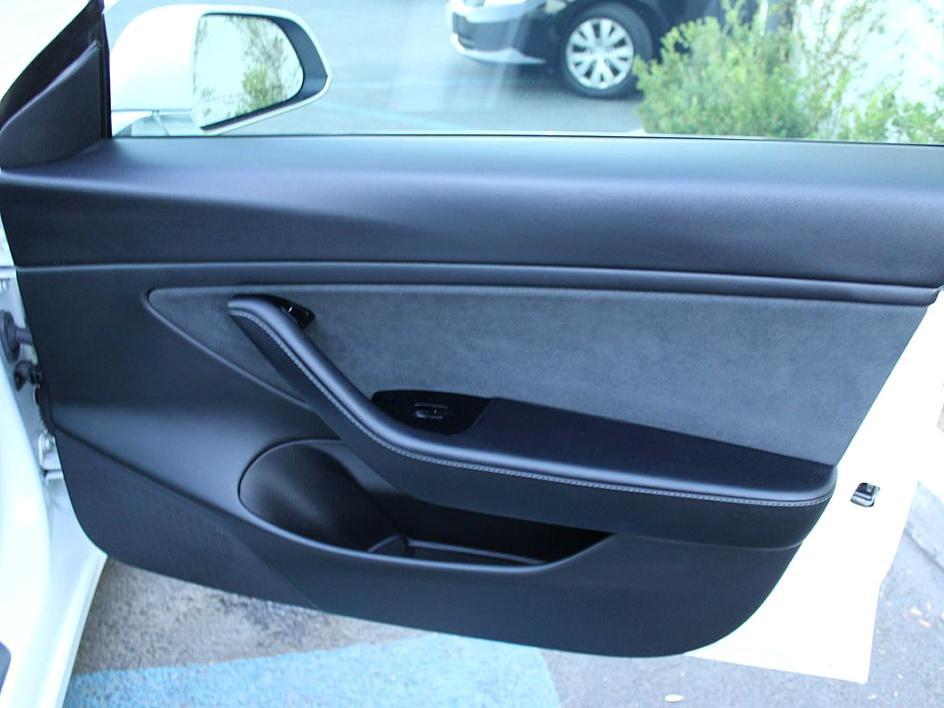 2020 Tesla Model 3 Long Range photo 21