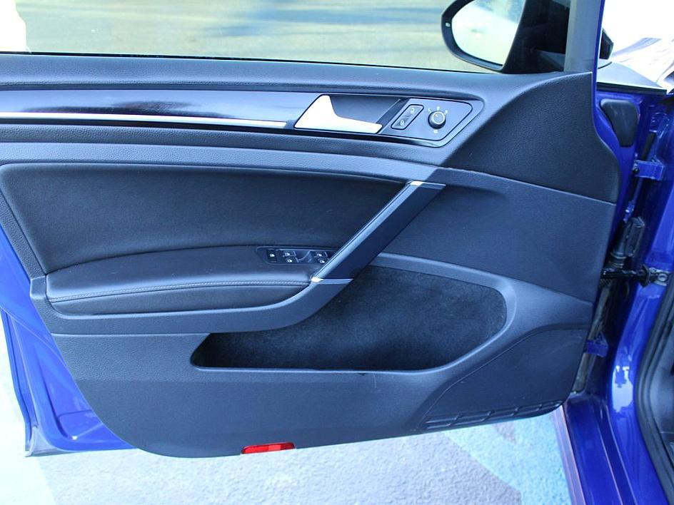 2015 Volkswagen Golf R photo 8