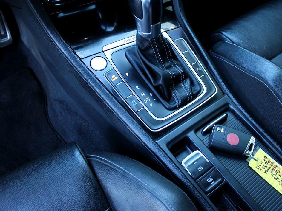 2015 Volkswagen Golf R photo 11