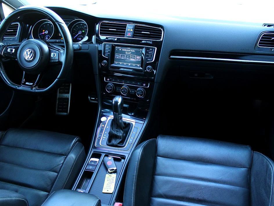 2015 Volkswagen Golf R photo 18