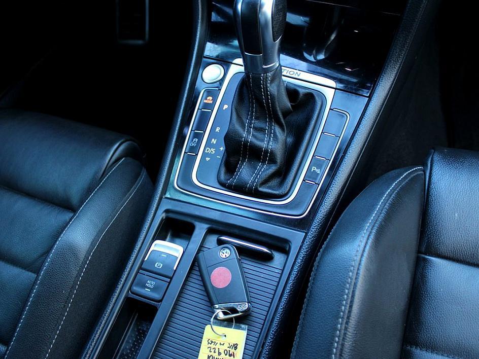 2015 Volkswagen Golf R photo 21