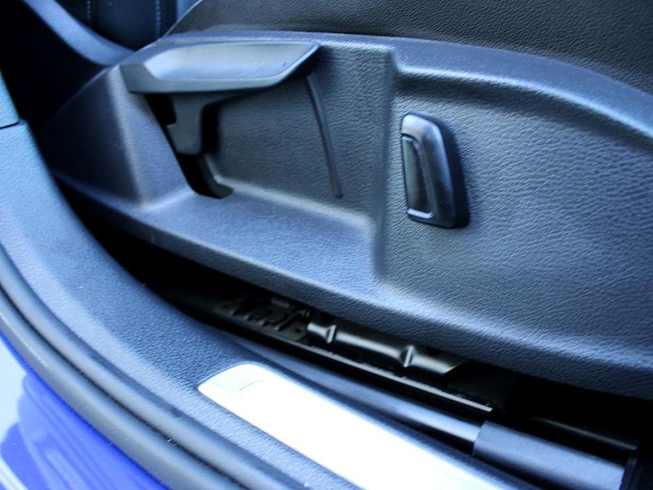 2015 Volkswagen Golf R photo 22