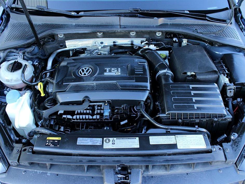 2015 Volkswagen Golf R photo 23