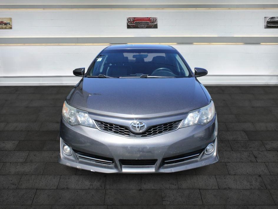 2012 Toyota Camry SE photo 2