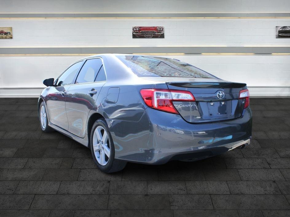 2012 Toyota Camry SE photo 4